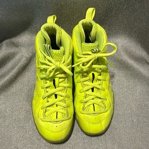 Nike Foamposite Volt size 2Y